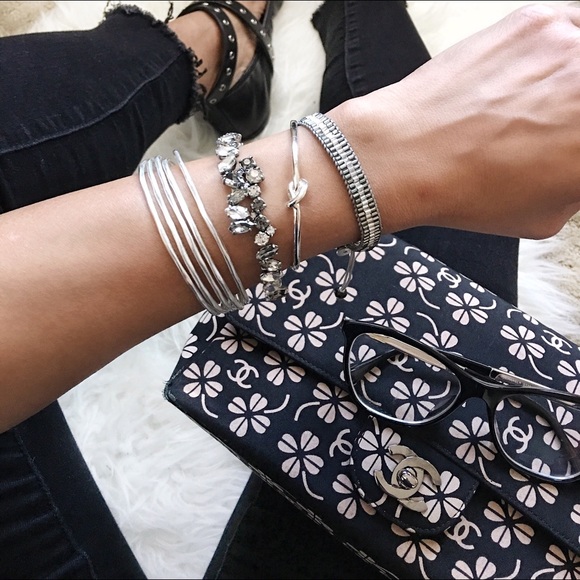 Chanel Shoulder Bag (3 Ways) - Picture 7 of 15